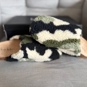 Nicole Miller Bondy Camo Slippers. Size 6W. Never worn. Brand New in Box!